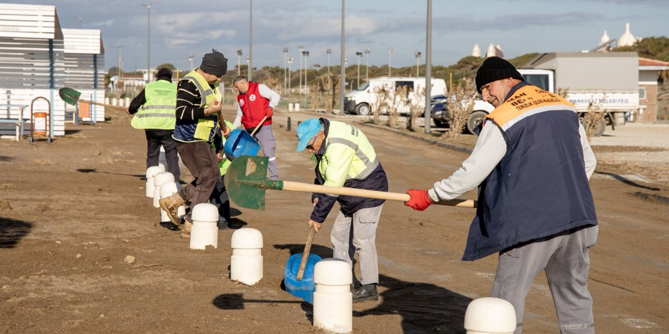 MANAVGAT BELEDİYESİ’NDEN SORGUN BOĞAZ SAHİL HATTINDA KAPSAMLI TEMİZLİK