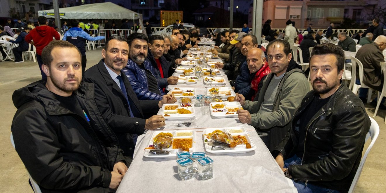 MANAVGAT BELEDİYESİ SARILAR MAHALLESİ’NDE BİNLERCE KİŞİYİ İFTAR SOFRASINDA BULUŞTURDU