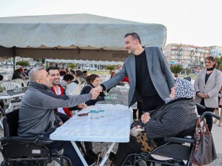 BAŞKAN VEKİLİ MEHMET ÇİÇEK, İFTAR SOFRALARINDA VATANDAŞLARLA BULUŞTU