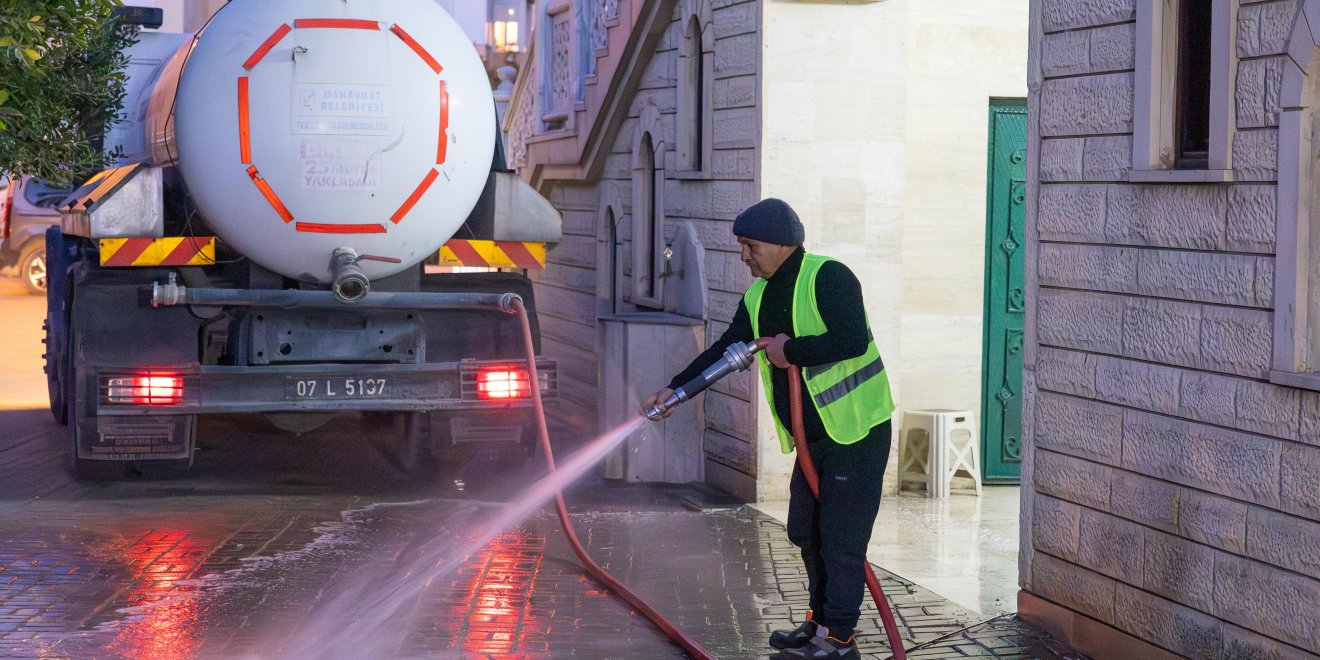 MANAVGAT BELEDİYESİ’NDEN RAMAZAN BAYRAMI ÖNCESİ CAMİLERDE TEMİZLİK SEFERBERLİĞİ