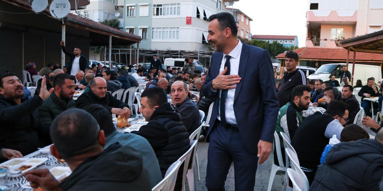 BAŞKAN VEKİLİ ÇİÇEK İFTAR SOFRALARINDA VATANDAŞLARLA BULUŞMAYI SÜRDÜRÜYOR