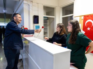 BAŞKAN VEKİLİ ÇİÇEK'TEN TIP BAYRAMINDA SAĞLIK ÇALIŞANLARINA ANLAMLI ZİYARET