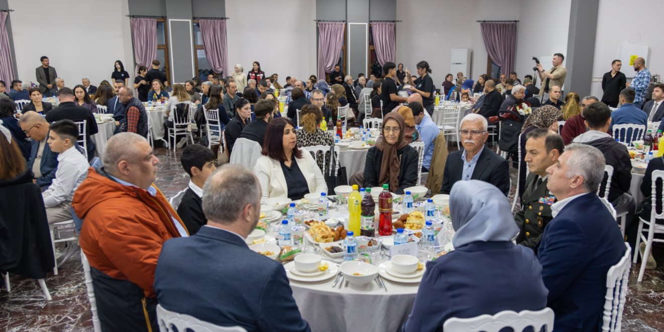 MANAVGAT’TA RAMAZAN’IN SON İFTAR SOFRASI ILICA MAHALLESİ’NDE KURULDU