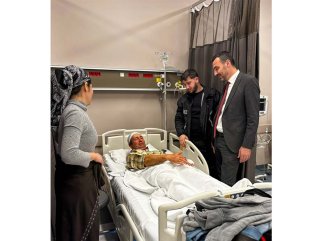 MANAVGAT BELEDİYE BAŞKAN VEKİLİ ÇİÇEK’TEN YARALI PERSONELE ZİYARET