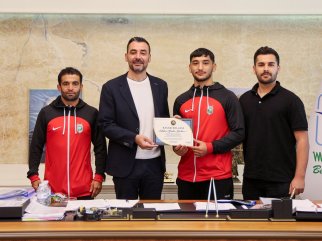 BAŞKAN VEKİLİ ÇİÇEK, BAŞARILI SPORCULARI ÖDÜLLENDİRDİ