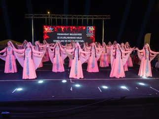 MANAVGAT BELEDİYESİ ULUSLARARASI HALK DANSLARI FESTİVALİ MUHTEŞEM BİR FİNALLE SONA ERDİ