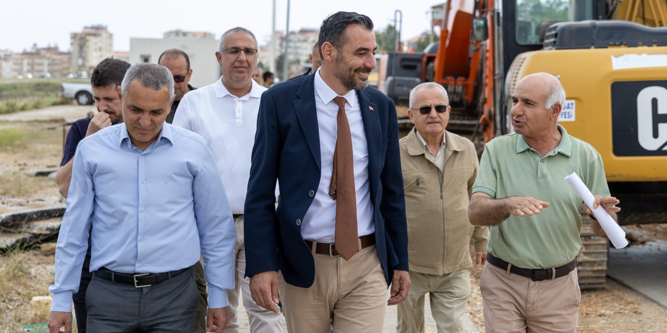 MANAVGAT’TA YOL GENİŞLETME ÇALIŞMALARI DEVAM EDİYOR