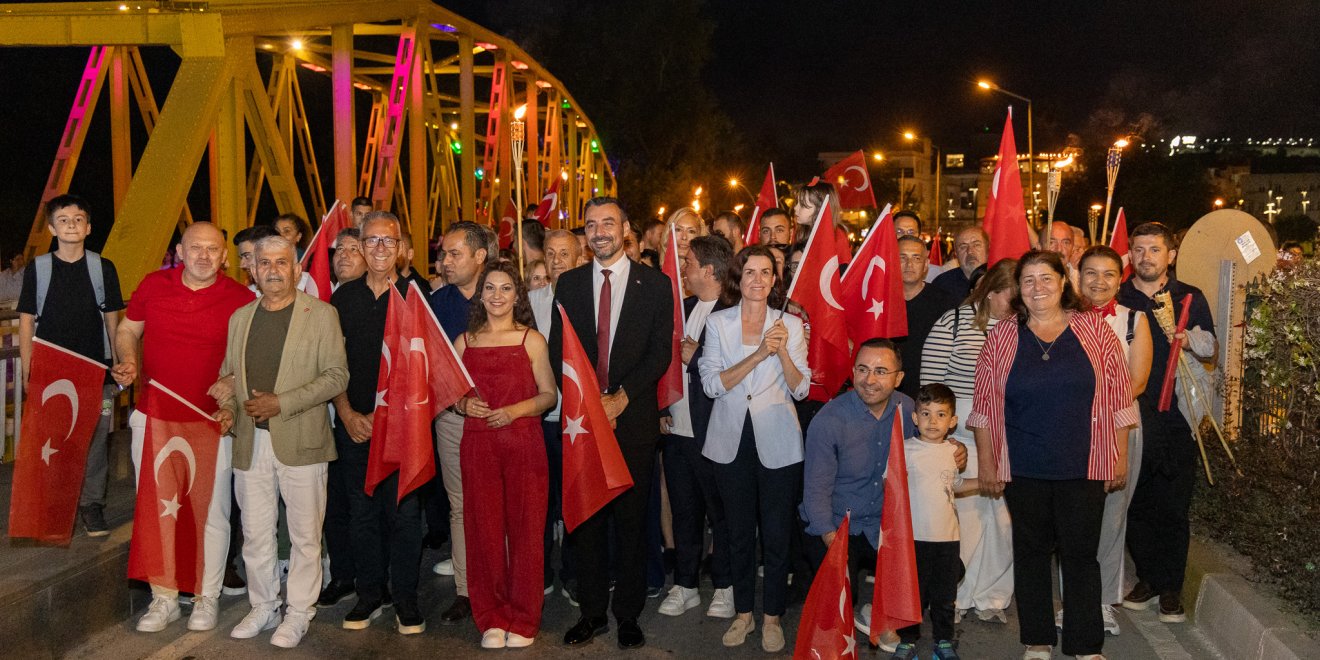MANAVGAT’TA 19 MAYIS COŞKUSU FENER ALAYI VE KONSERLE TAÇLANDI