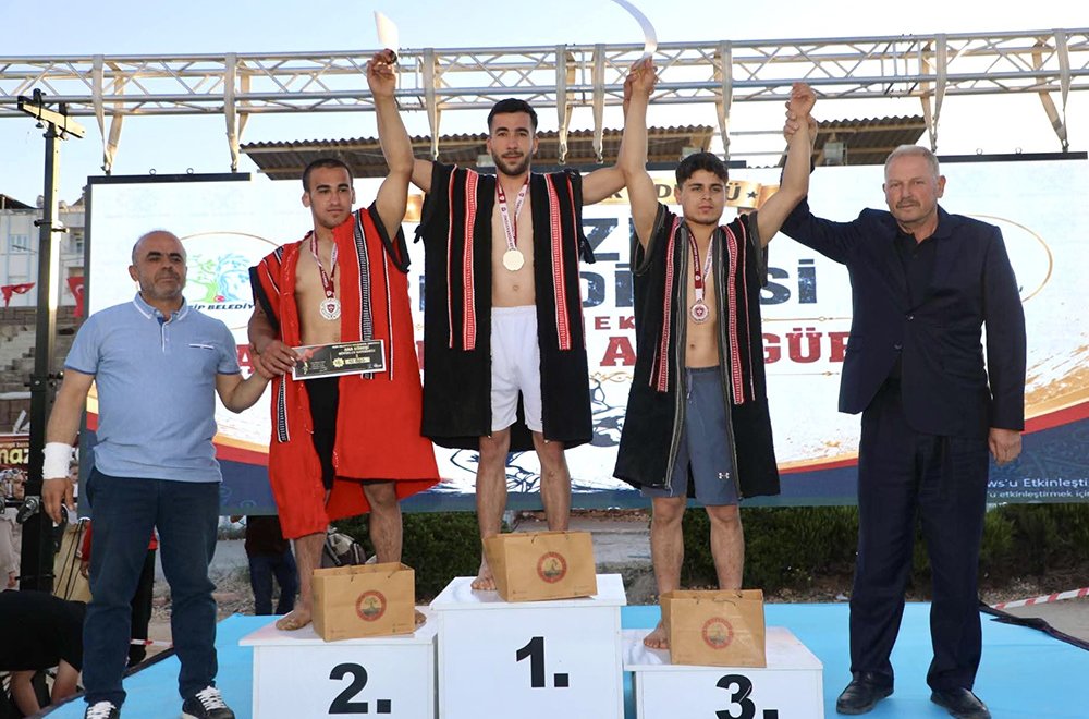 MANAVGATLI GÜREŞÇİ NİZİP’TE İKİNCİ OLDU