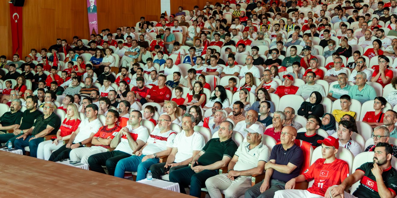 MANAVGATLILAR AY-YILDIZLI FORMA İÇİN TEK YÜREK OLDU