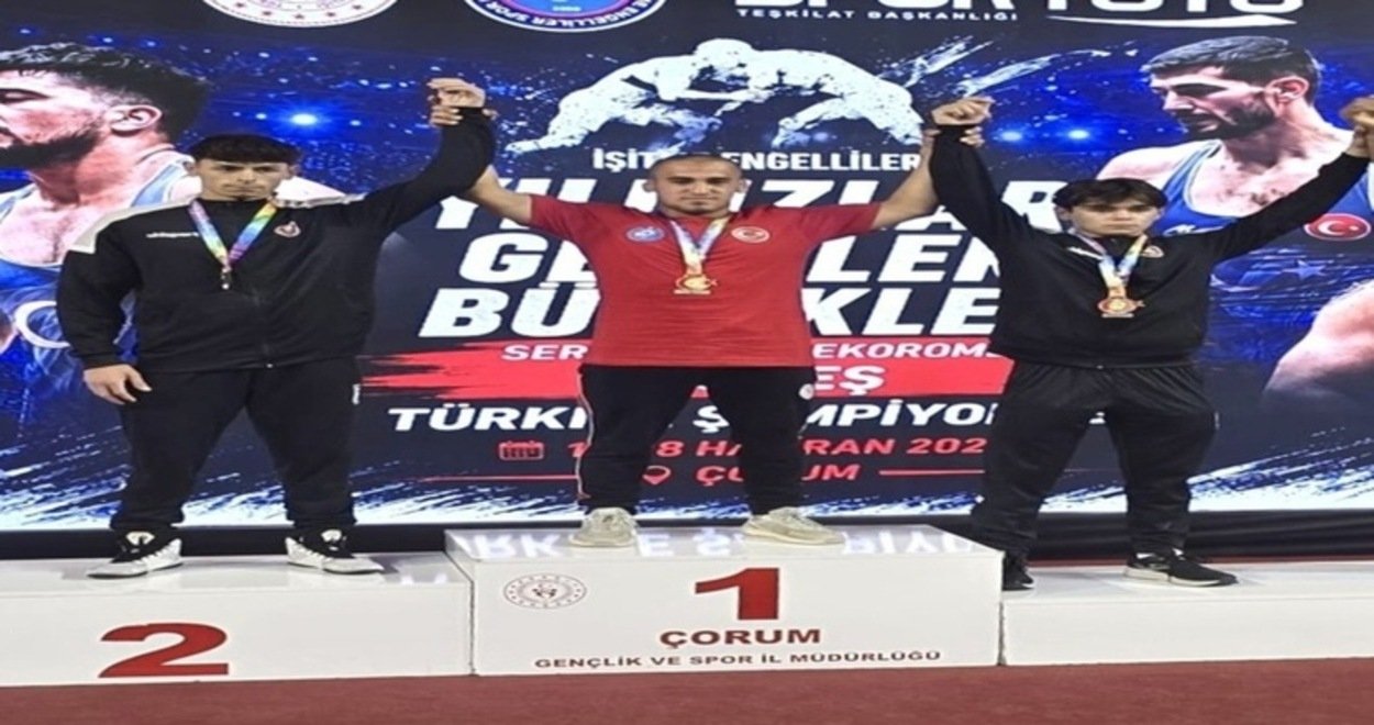 MANAVGATLI GÜREŞÇİDEN ÇİFTE ŞAMPİYONLUK