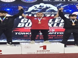 MANAVGATLI GÜREŞÇİDEN ÇİFTE ŞAMPİYONLUK