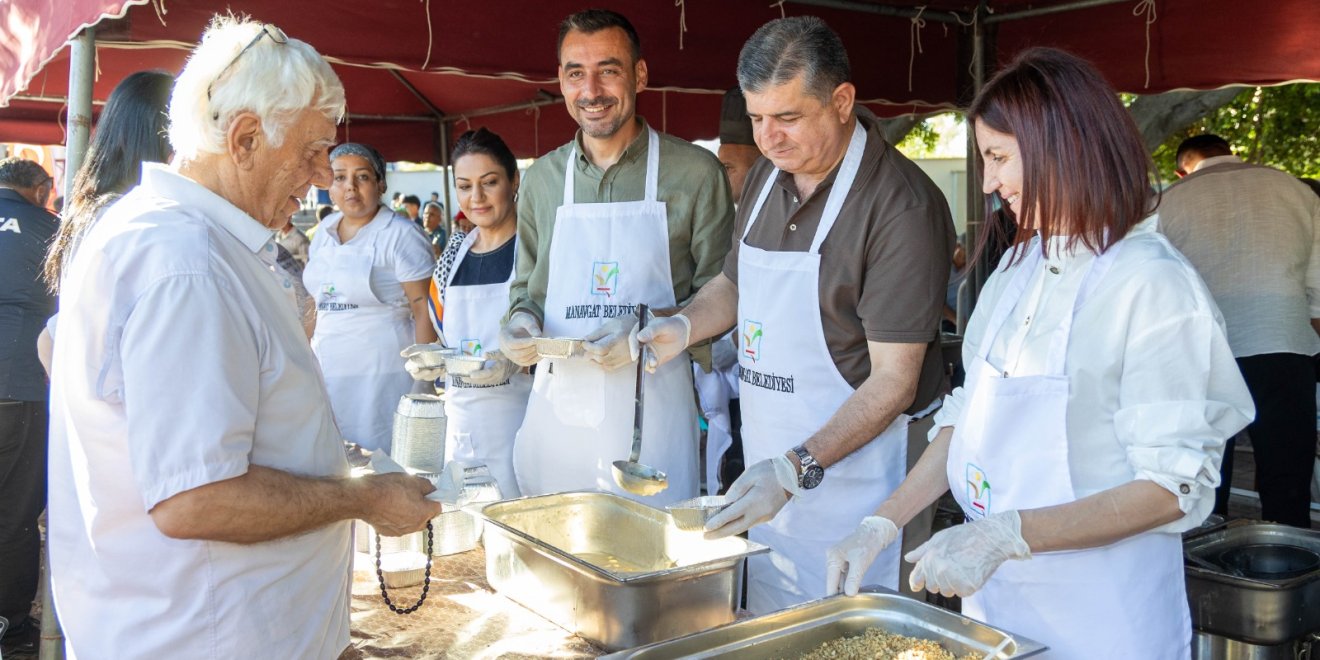 MANAVGAT BELEDİYESİ’NDEN GELENEKLERİ YAŞATAN AŞURE İKRAMI