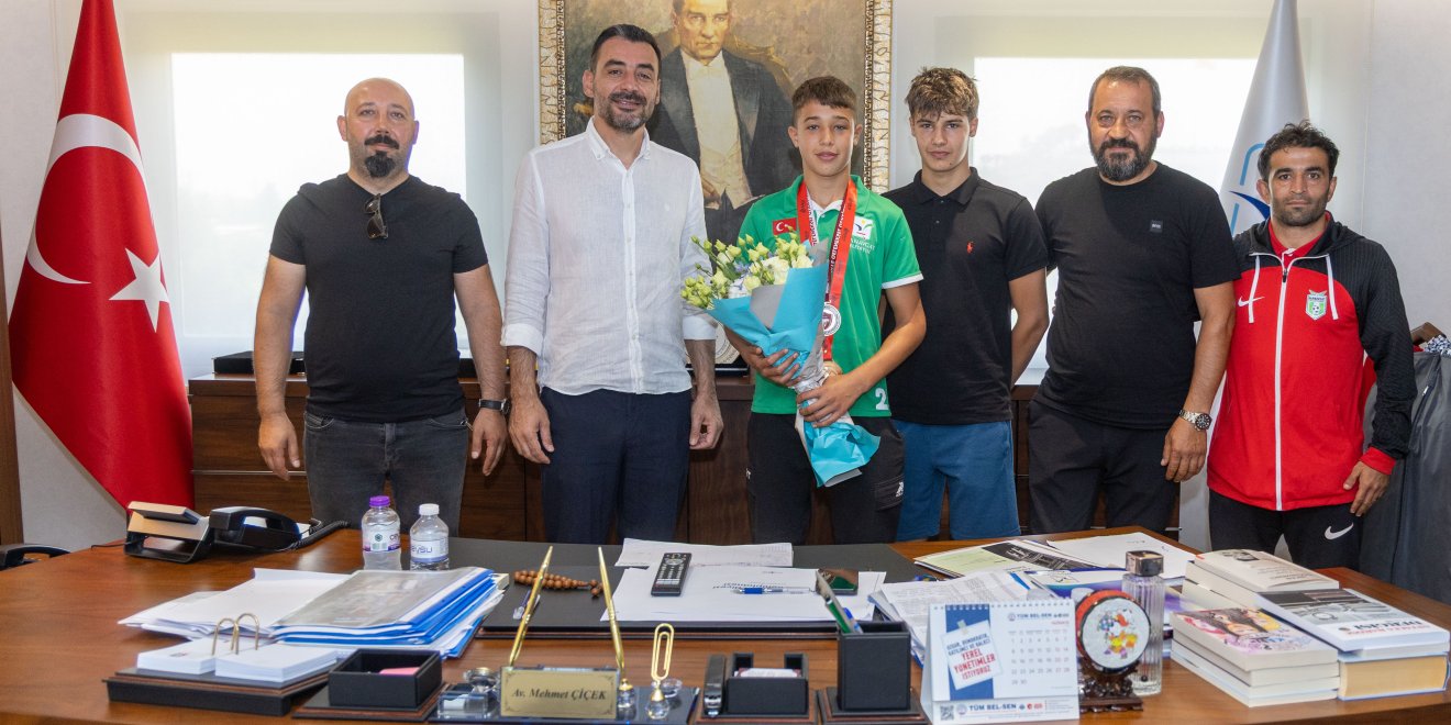 KIRKPINAR ŞAMPİYONU AHMET METE VARIŞ’TAN MANAVGAT BELEDİYESİ’NE ZİYARET