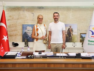 TUĞBA ÖZAY’DAN MANAVGAT BELEDİYESİ’NE ZİYARET