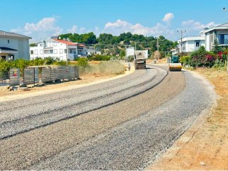 MANAVGAT’IN DÖRT BİR YANINDA YOL ÇALIŞMALARI SÜRÜYOR