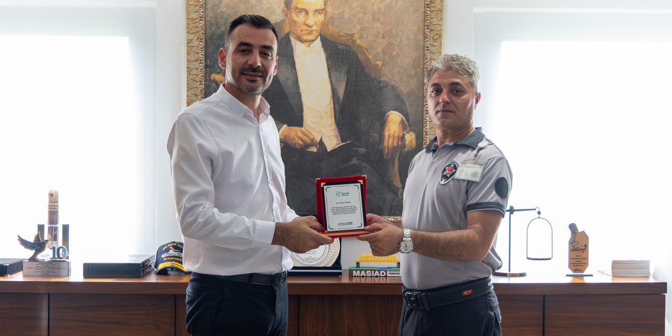 BAŞKAN VEKİLİ ÇİÇEK’TEN HAYAT KURTARAN DUYARLILIĞA PLAKET