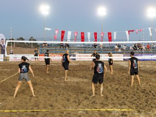 MANAVGAT’TA PLAJ VOLEYBOLU HALK TURNUVASI YOĞUN KATILIMLA BAŞLADI