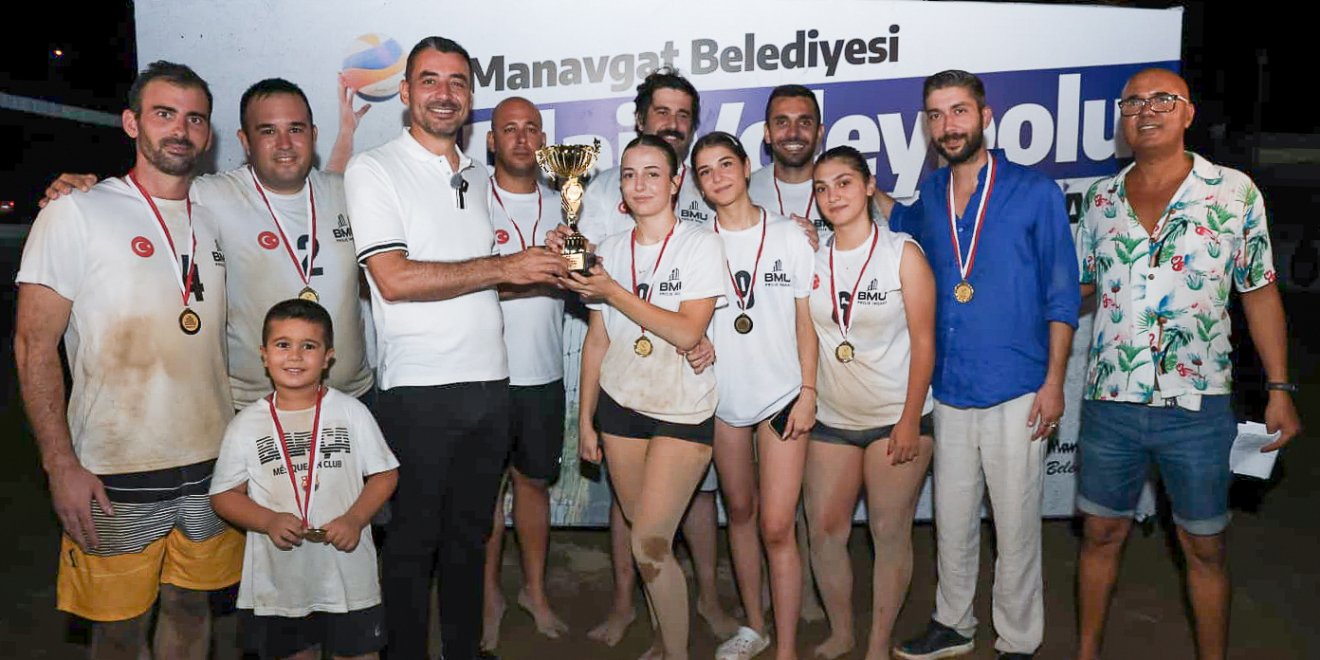 MANAVGAT BELEDİYESİ PLAJ VOLEYBOLU HALK TURNUVASI SONA ERDİ