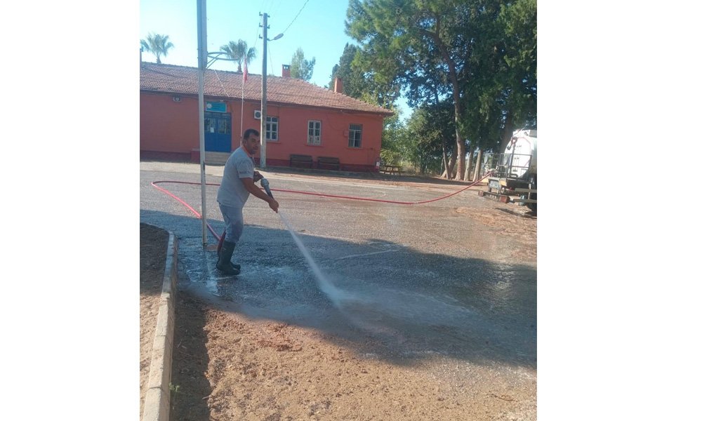 MANAVGAT BELEDİYESİ’NDEN OKUL BAHÇELERİNDE KAPSAMLI TEMİZLİK ÇALIŞMASI