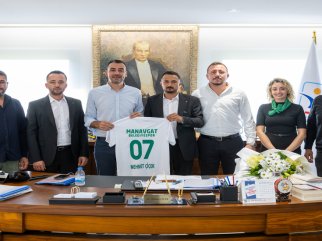 MANAVGAT BELEDİYESPOR YÖNETİMİNDEN BAŞKAN VEKİLİ ÇİÇEK’E ZİYARET