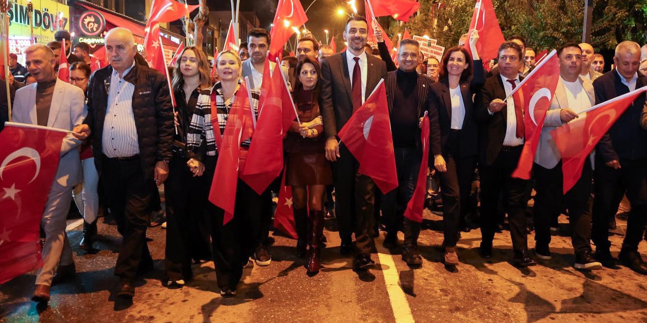 MANAVGAT’TA CUMHURİYET BAYRAMI KUTLAMALARI BULUTSUZLUK ÖZLEMİ KONSERİYLE DEVAM ETTİ