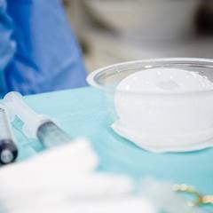 "Bugün yine günlerden göğüs büyütme...Sizin de uzun zamandır göğüslerinizle ilgili estetik kaygılarınız varsa..." instagram.com/dralitufansoydan