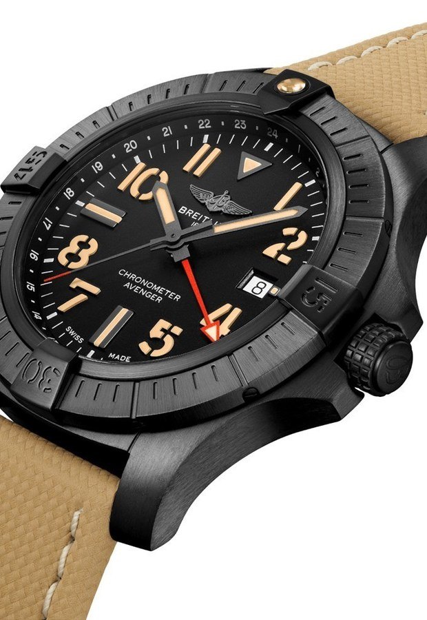 breitling-avenger-automatic-gmt-45-nig-64b899