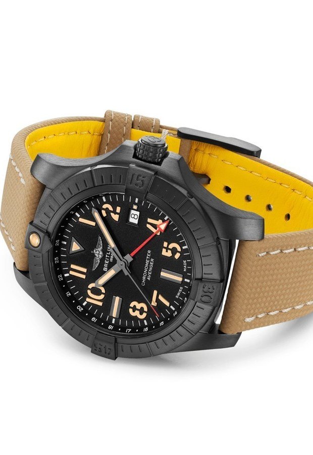 breitling-avenger-automatic-gmt-45-nig-52-620