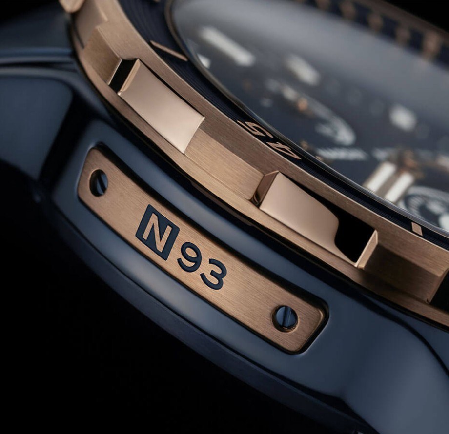 Ulysse-Nardin-Diver-Chronometer-44mm-2