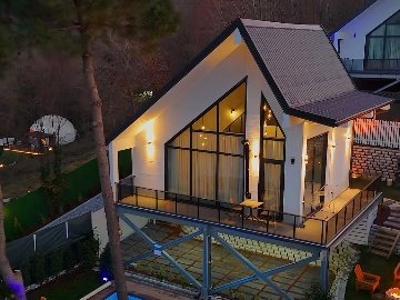 BUNGALOW 8