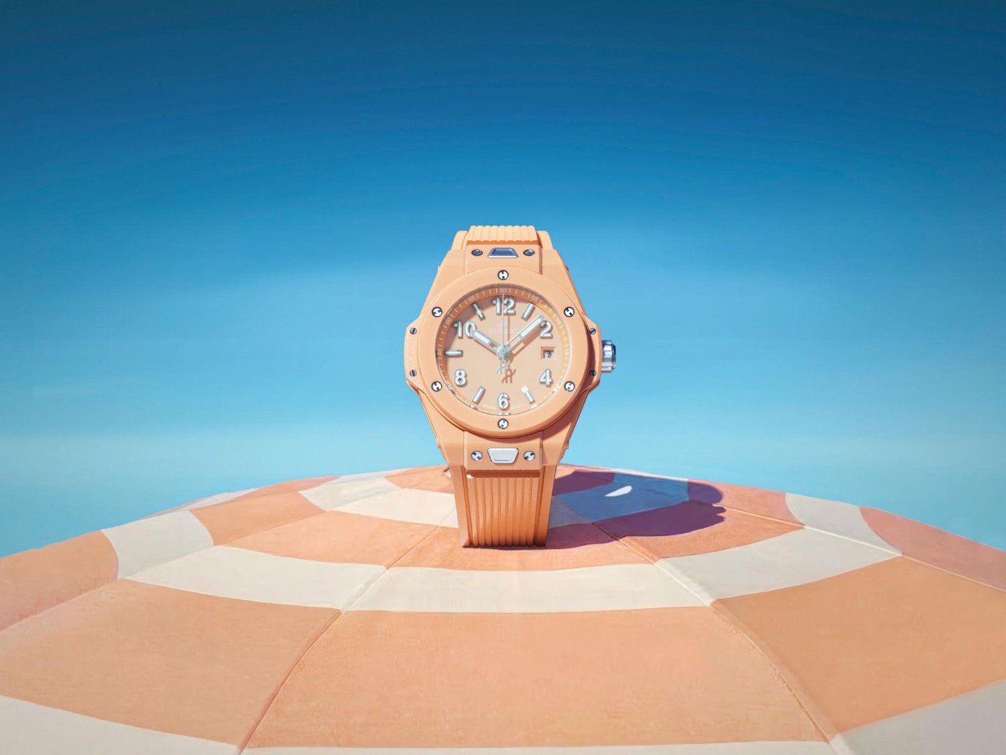 Summer-2026--Big-Bang-Peach-Ceramic-33-Mm-Sl-Horizontal-2_0