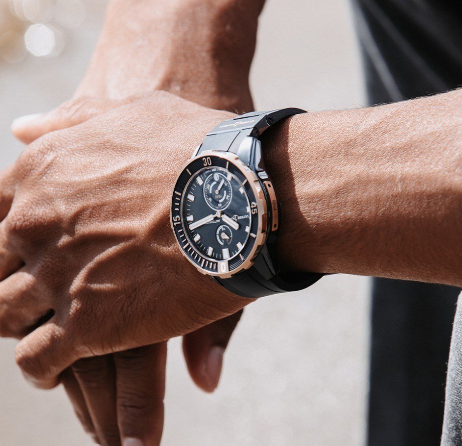 Ulysse-Nardin-Diver-Chronometer-44mm-1