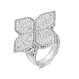 PRINCESS FLOWER ring in 18kt white gold with diamonds. Diamonds weight (total) 1.87 ct