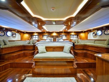 Queen Atlantis Delüks Yat