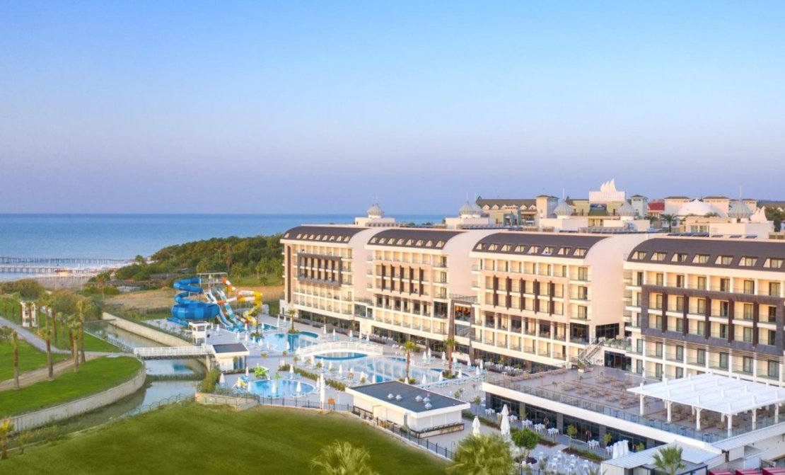 The Diamond Deluxe Hotel