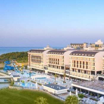 The Diamond Deluxe Hotel