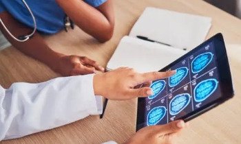 Nöroloji Doktoru Neye Bakar