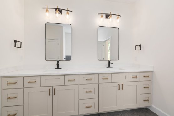 Banyo Dolabı Seçimi ve Neme Dayanıklı Malzeme | Ada Mobilya