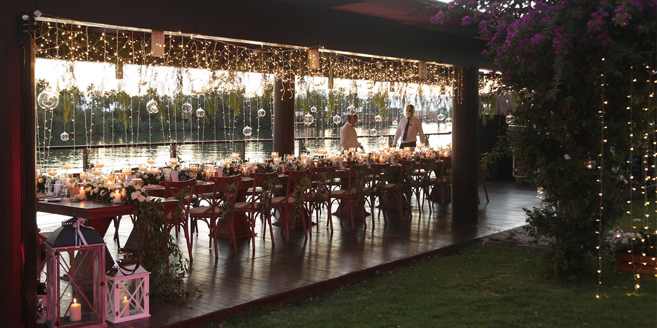 Vintage Bridal Accessories for Brides | Hairpieces, Gloves, Veils & More