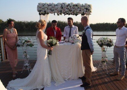 Marriage on beach in Turkey