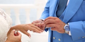 Sign of the Marriage Proposal - Wedding Ring