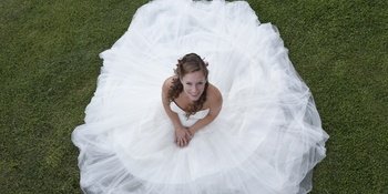 Choosing a wedding dress and costume based on the wedding venue