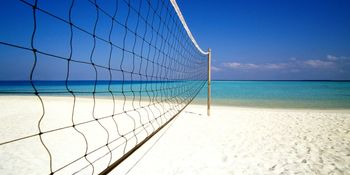 What is beach volleyball and how is it play, what is its rules?