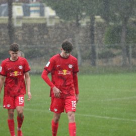 RB Leipzig team in the rain