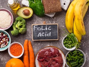 PCOSta Folik Asit Takviyesi: Yararları ve Kullanımı Hakkında Bilgiler