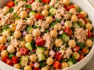 Ton Balıklı Nohut Salatası