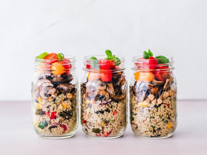 Kavanozda Kinoa & Nohut Salatası Tarifi (Mason Jar Salad)