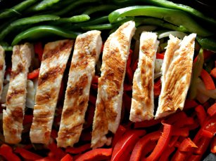 Sebzeli Tavuk Fajita Kasesi