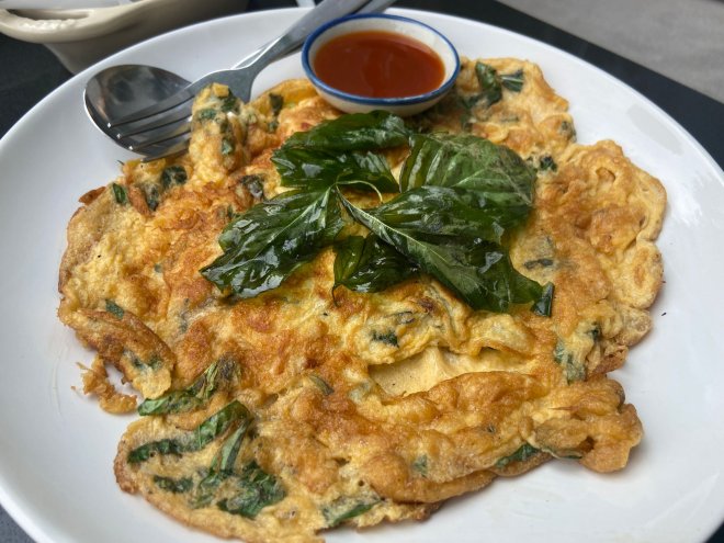Pazılı & Kırmızı Soğanlı Köy Usulü Omlet
